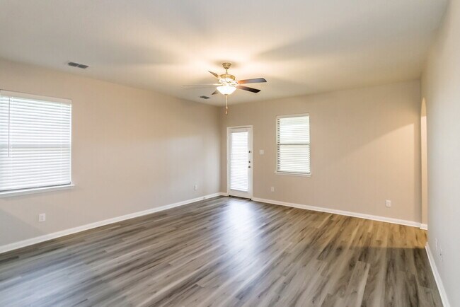 Building Photo - 209 Curt St