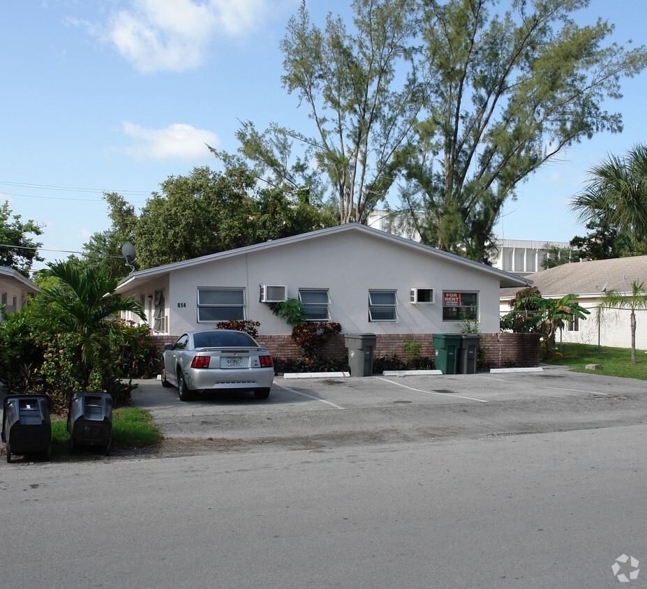 Building Photo - 812 SW 30th St
