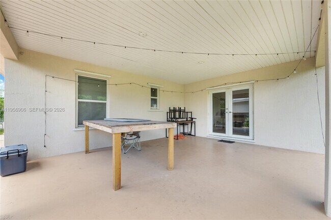 Building Photo - 6881 SW 27th St