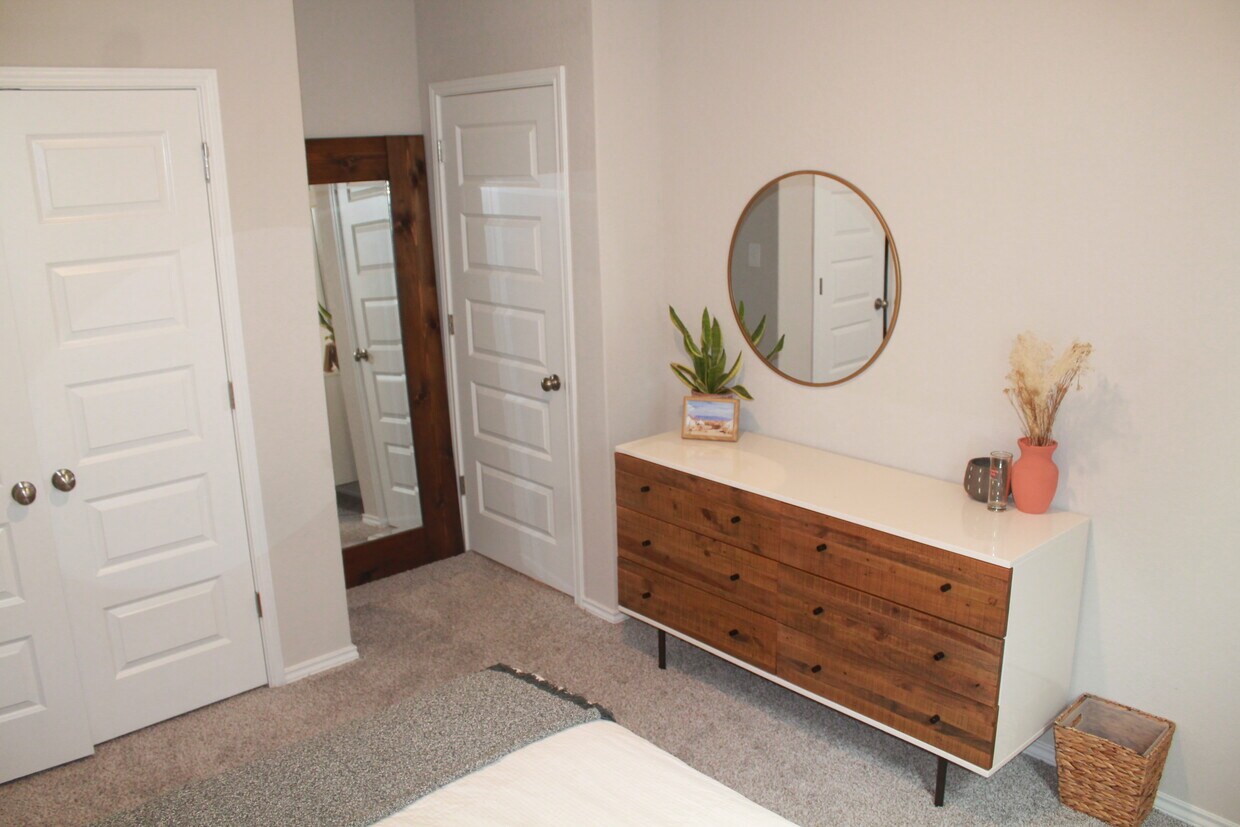 Foto principal - 122 Canopy Oak Rd