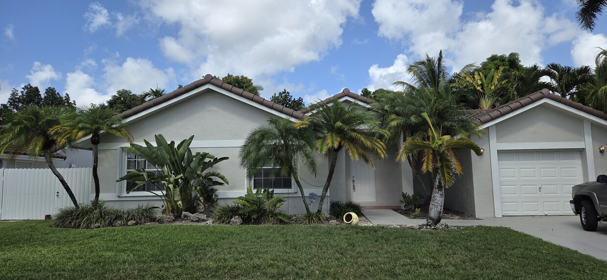 Primary Photo - 16571 SW 145th Ct