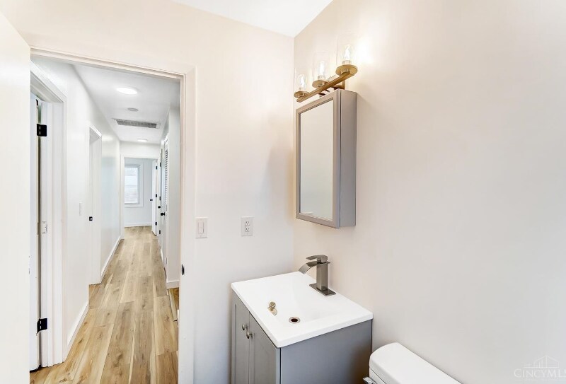 Foto principal - 8324 Haskell Dr