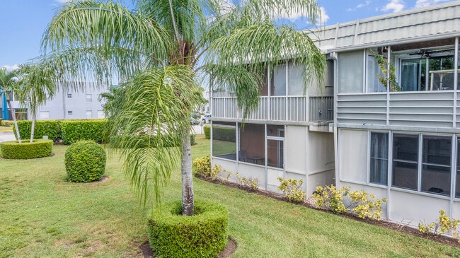 Building Photo - 723 Flanders Dr