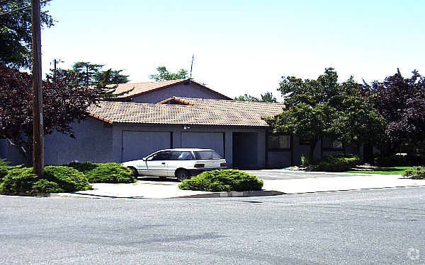 Building Photo - 200 N K St