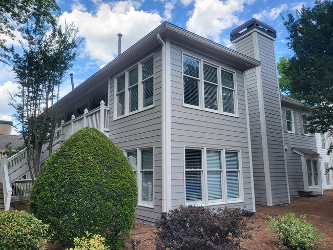 Foto del edificio - 704 Hollyfax Cir NE