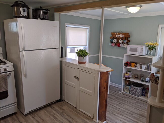 Dining nook, one step down from kitchen. - 1030 Manvel St