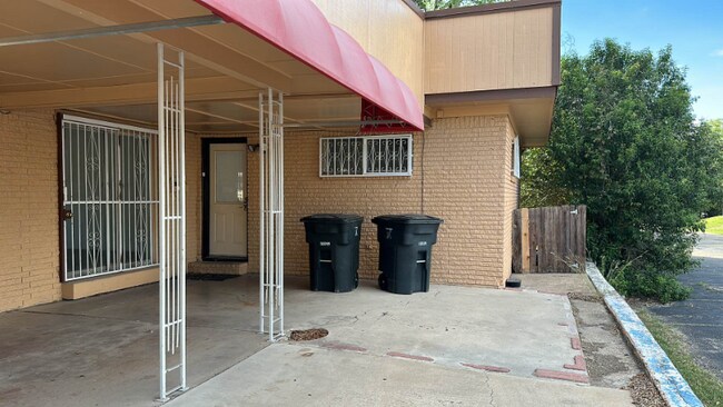 Building Photo - 1303 Trimmier Rd