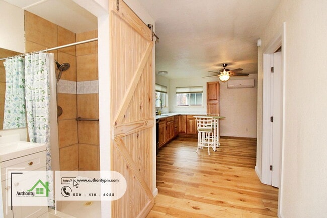 Building Photo - 864 Loma St