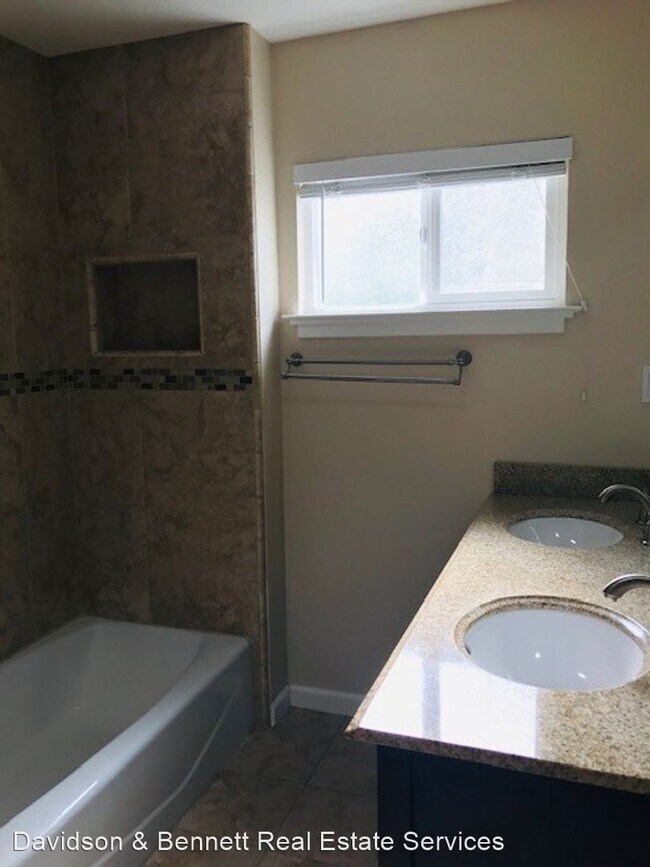 Foto del edificio - 3 br, 2 bath House - 1617 H Street