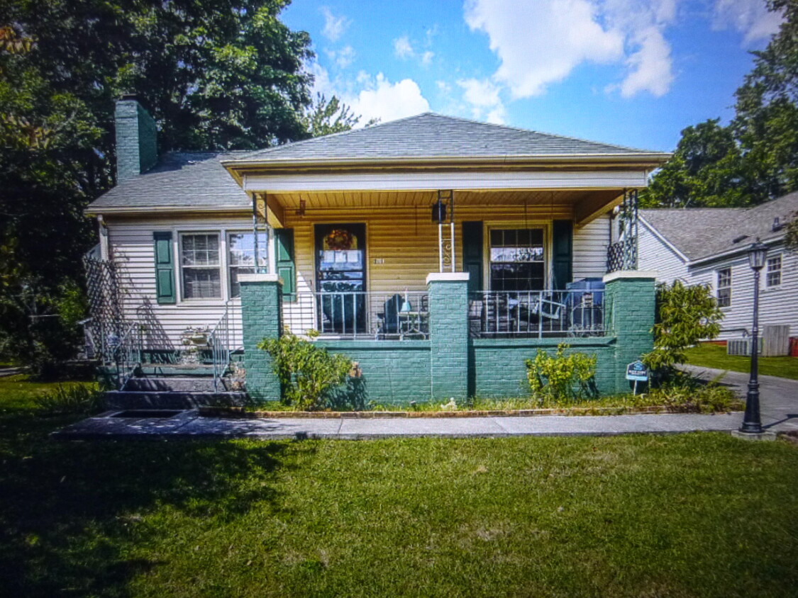 Primary Photo - 311 Waller Ave