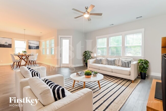 Building Photo - 114 Pecan Dr