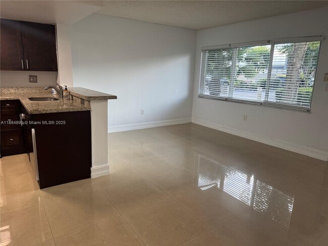 Foto del edificio - 670 NW 85th Pl