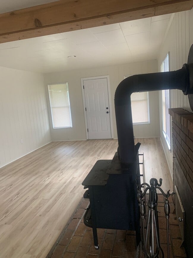 Building Photo - Good connections make all the difference