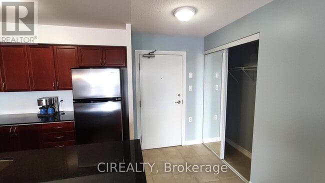 Building Photo - 872-872 Sheppard Ave W