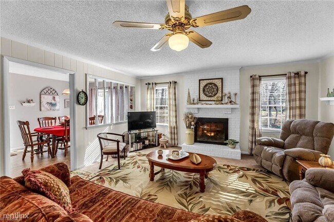Building Photo - 3 br, 2 bath House - 131 W Steeple Chase Rd