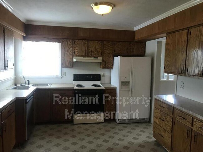 Building Photo - 2052 Dorset Dr
