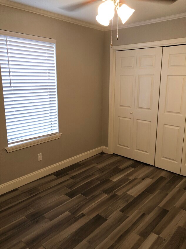 Foto principal - 828 Hardy Springs Cir