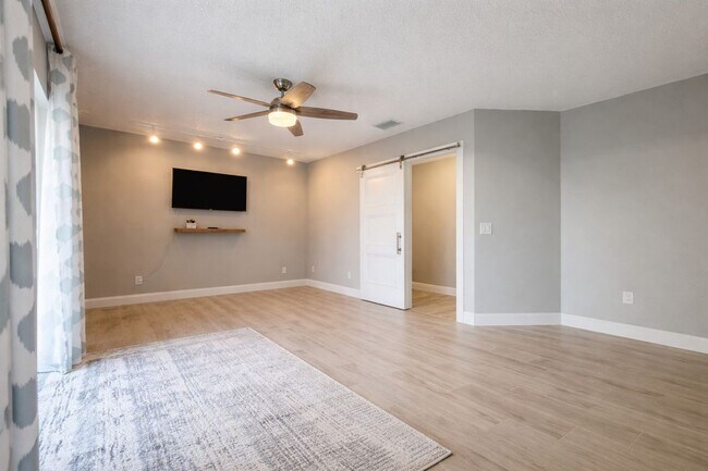 Foto del edificio - 1244 Beachside Ln