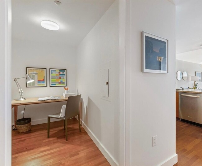 Building Photo - 1BR + Den/1BA W/ Deck +Parking & Storage @...