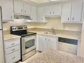 Building Photo - 4325 Oak Terrace Dr