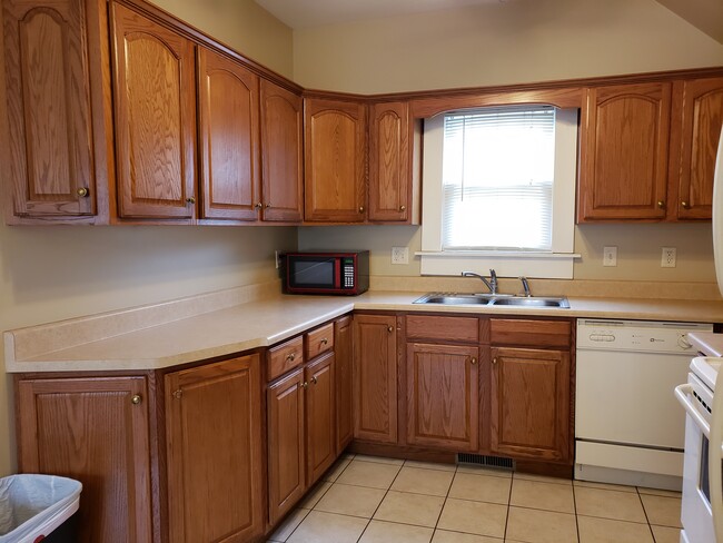 Kitchen has stove, dishwasher, refrigerator - 103 W 12th St