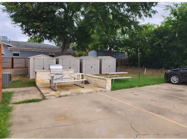 Building Photo - 8004 Lifford St