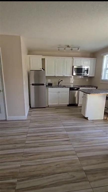Building Photo - 807 Weldona Ln