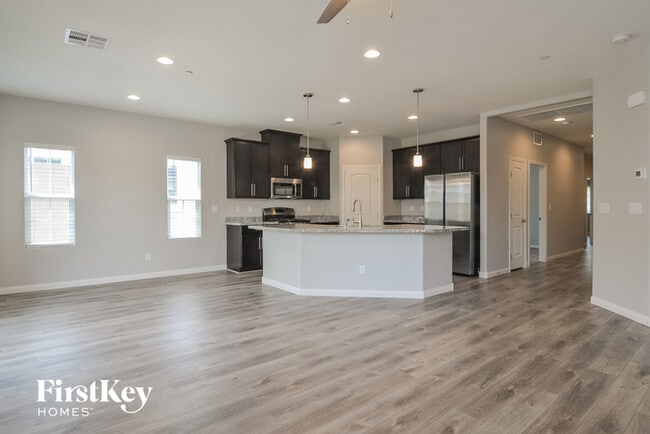 Building Photo - 305 Cadence Vista Dr