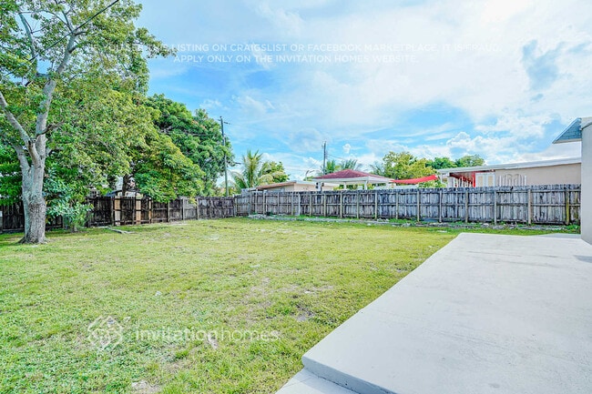 Building Photo - 318 W 17th St