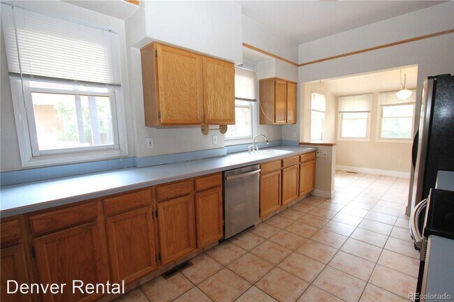 Building Photo - 3 br, 2 bath House - 1375 Madison St