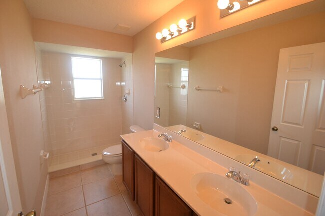 Foto del edificio - 4554 Rock Hill Loop