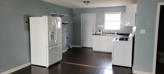 Building Photo - 2 Bed/1Bath apartment, perfect for militar...