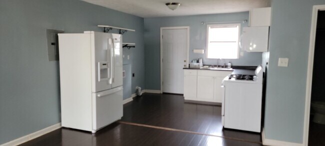 Foto del edificio - 2 Bed/1Bath apartment, perfect for militar...