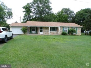 Building Photo - 111 Walnut Dr