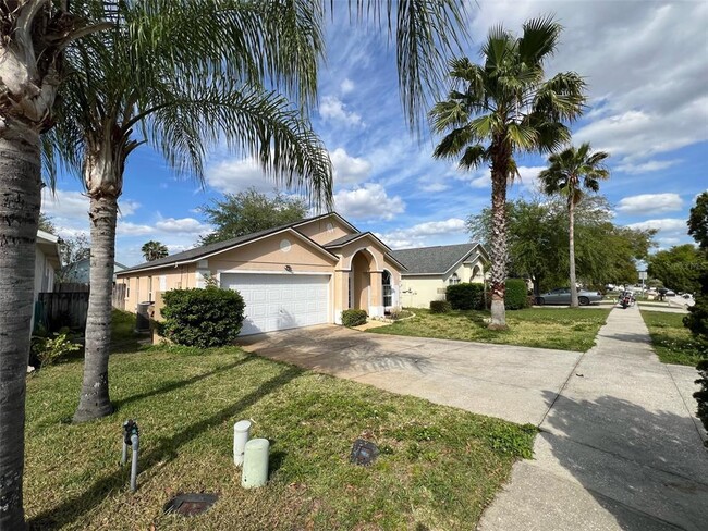 Foto del edificio - 16349 Coopers Hawk Ave