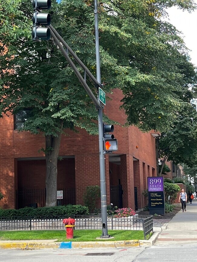 Foto del edificio - 899 S Plymouth Ct