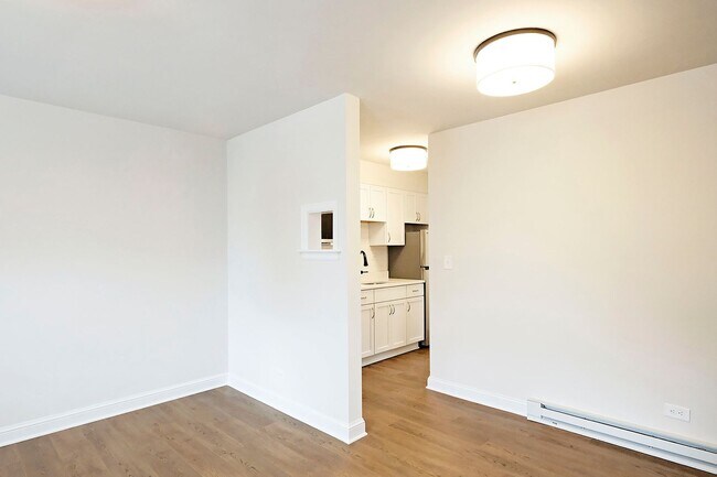 Building Photo - Renovated UVA Apartment in a Prime Location Near School of Data Science