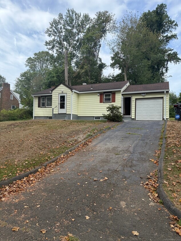 Primary Photo - 28 Entrance Rd