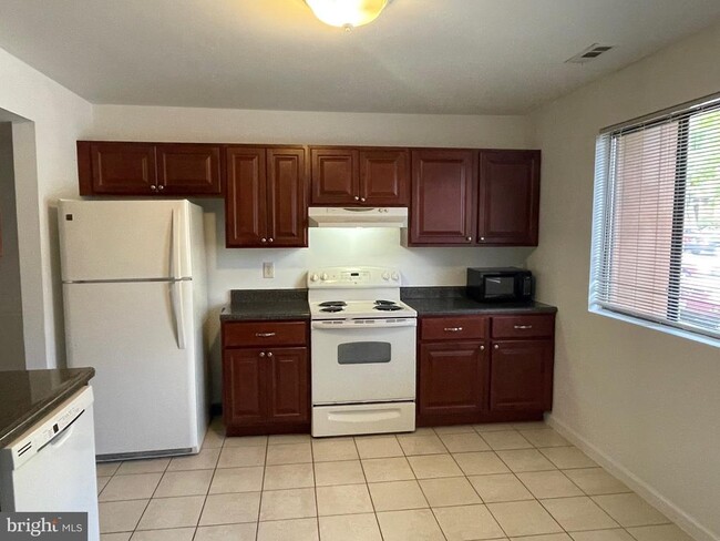 Building Photo - 1358 Hazel Nut Ct