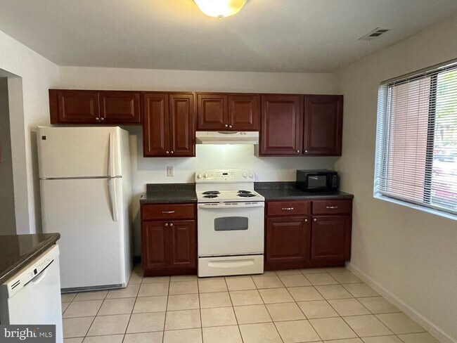 Foto del edificio - 1358 Hazel Nut Ct