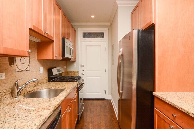 Foto del edificio - 736 W Addison St