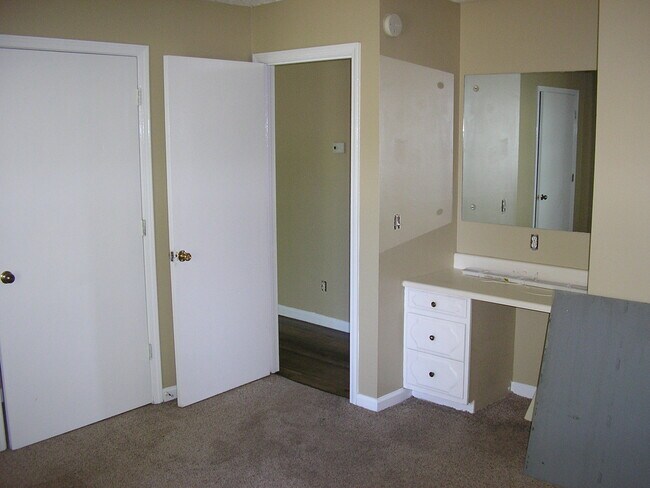 Foto del edificio - 2516 Edgehill Pl