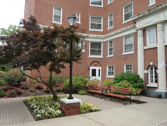 Foto del edificio - Livingston Manor - 55+ Community