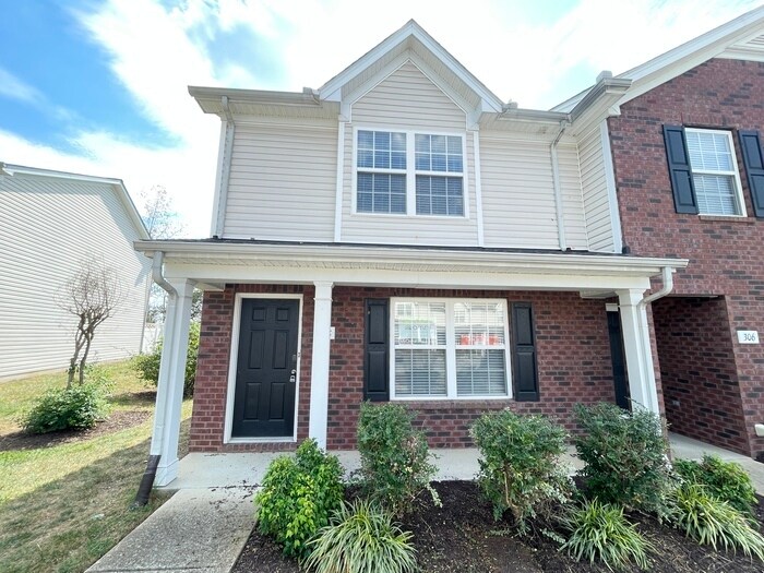 Primary Photo - Woodland Pointe townhome, 2 bedrooms!