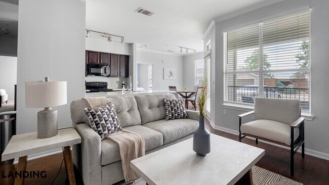 Building Photo - 14807 Woodland Hills Dr