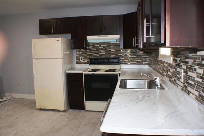 Building Photo - 33 Korman Rd
