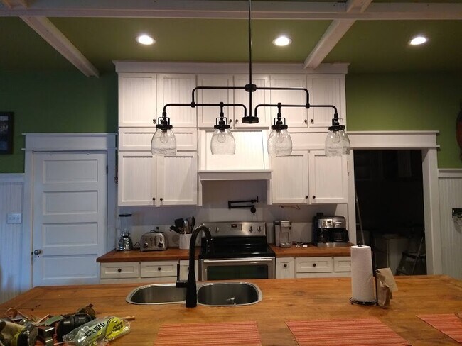 Large Kitchen Island - 1654 Skyline Dr