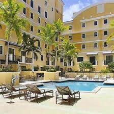 Foto principal - 8390 SW 72nd Ave
