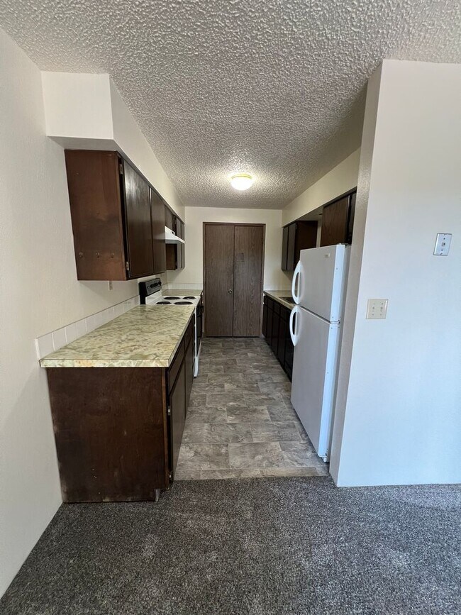 Foto del edificio - 2 Bedroom, 1.5 Bathroom Apartment - Only m...