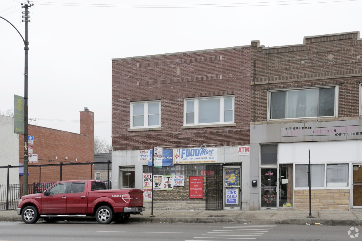 Building Photo - 5914 W North Ave